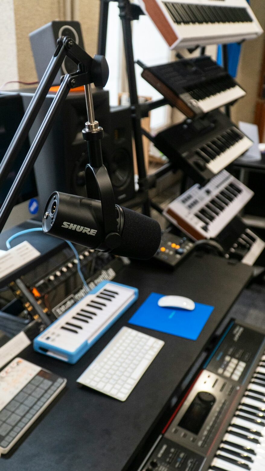 experience-img a-recording-studio-with-a-microphone-and-keyboard-gghhu8ji7gs
